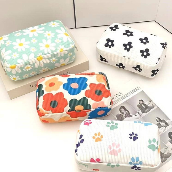 Lightweight Floral Corduroy Cosmetic Make Up Bag Pouch Black and White - Picture 3 of 3